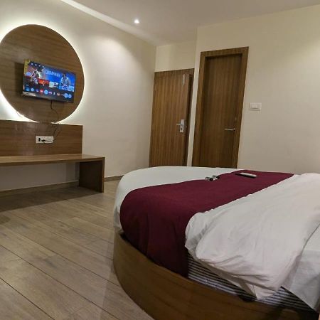 Hotel Silver Park Mumbai Exterior photo