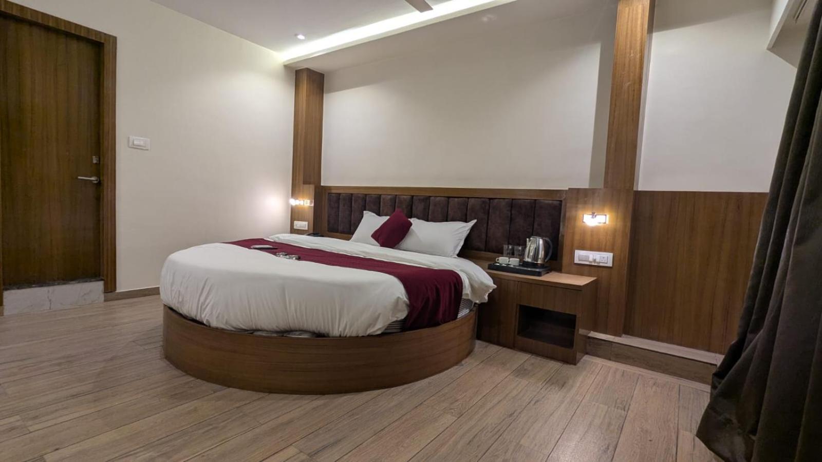 Hotel Silver Park Mumbai Exterior photo