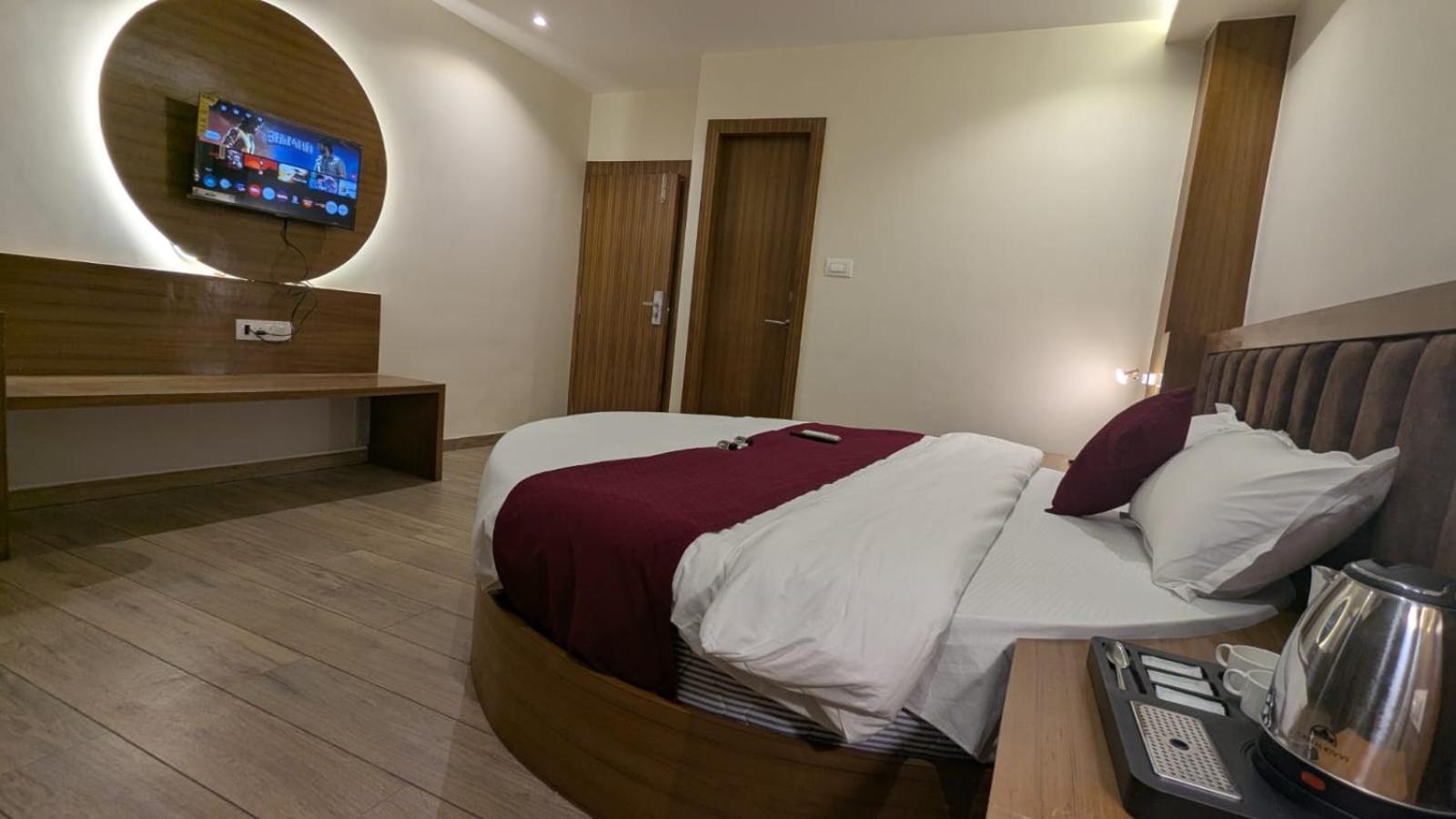 Hotel Silver Park Mumbai Exterior photo