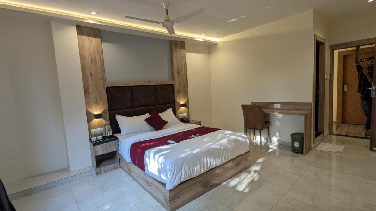 Hotel Silver Park Mumbai Exterior photo