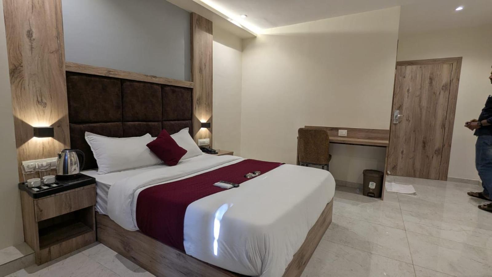 Hotel Silver Park Mumbai Exterior photo