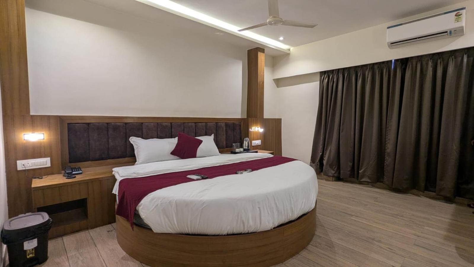 Hotel Silver Park Mumbai Exterior photo