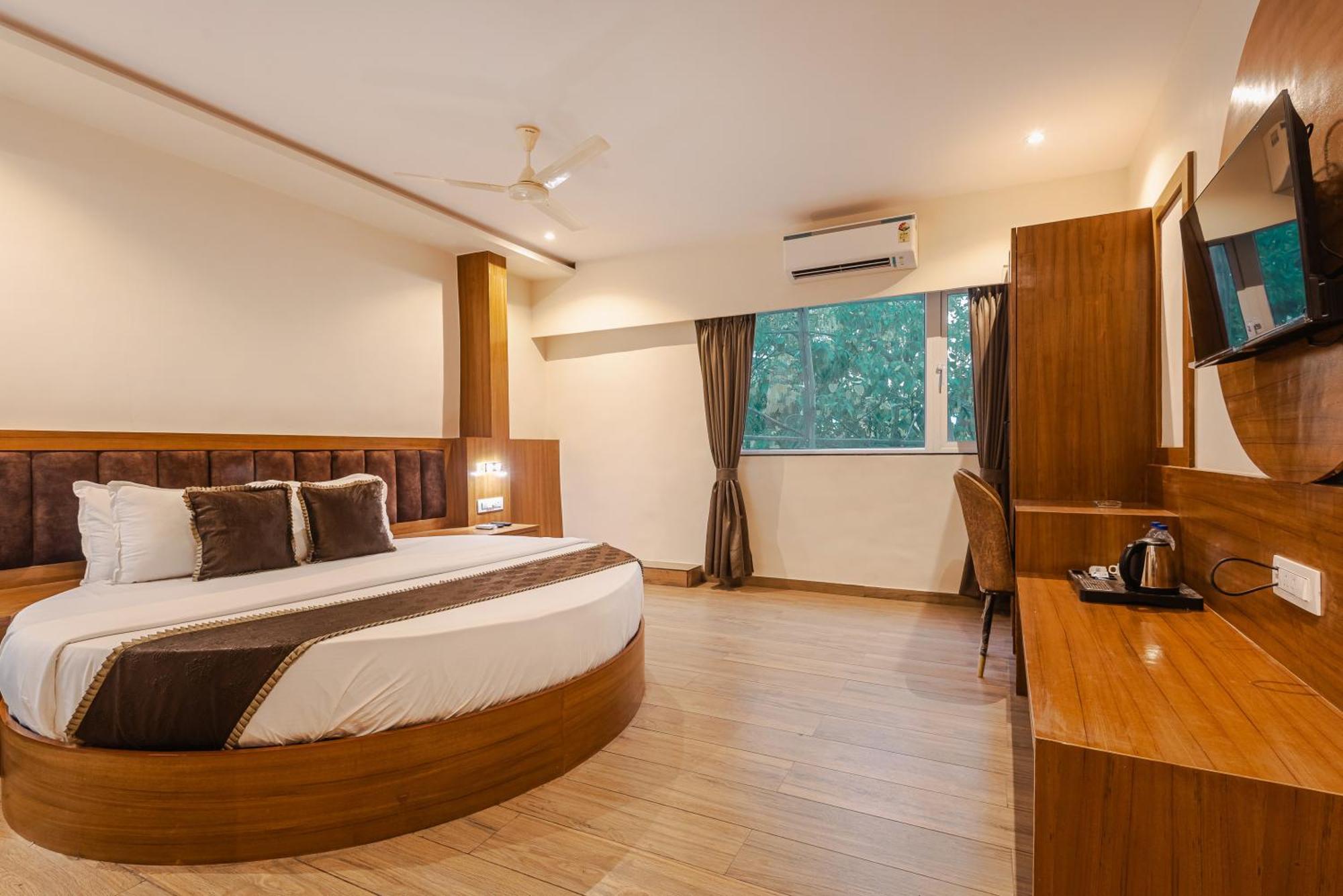 Hotel Silver Park Mumbai Exterior photo