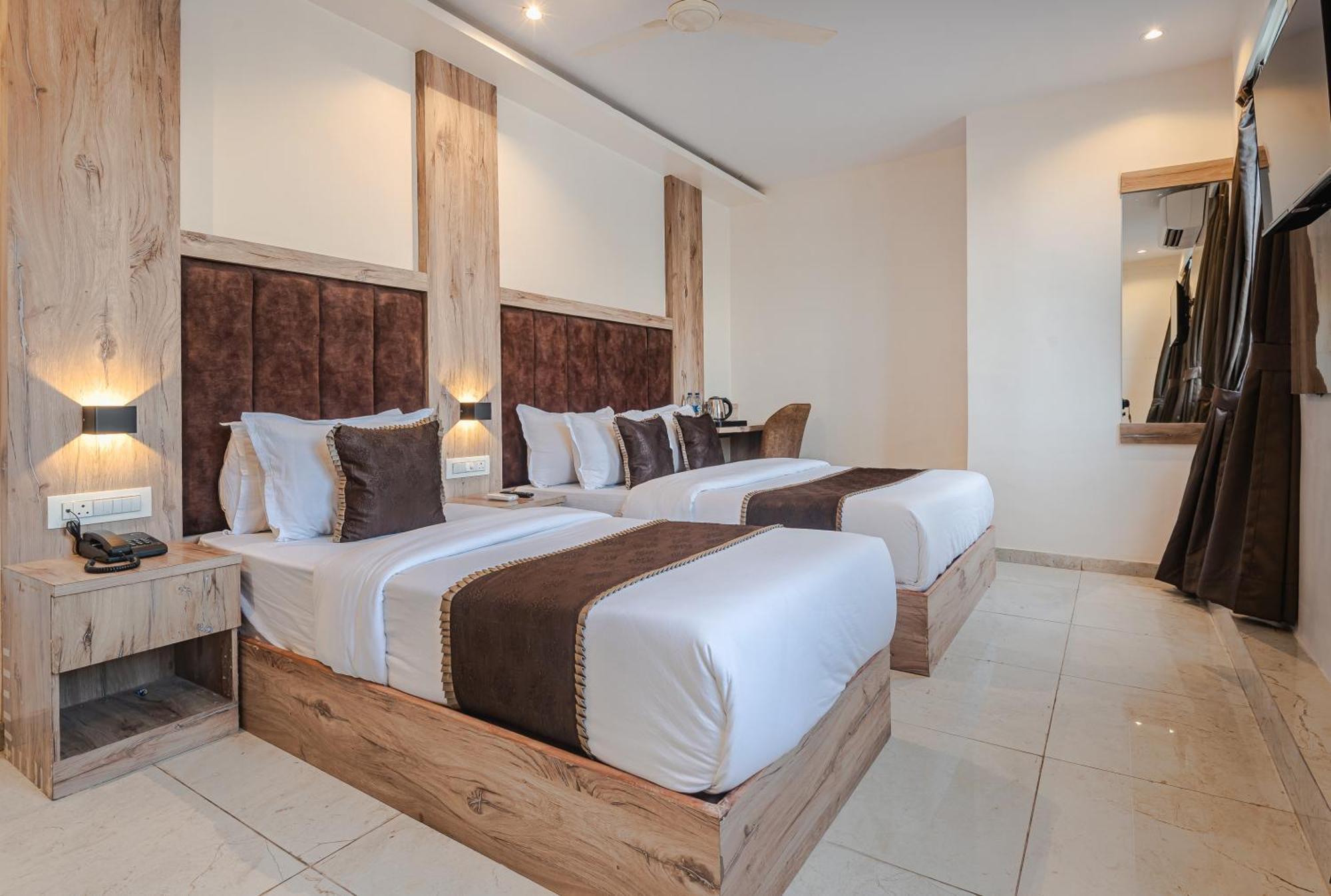 Hotel Silver Park Mumbai Exterior photo